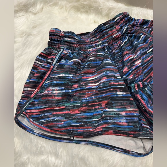 Lululemon Tracker Multi color  Short V 4" - Picture 7 of 11